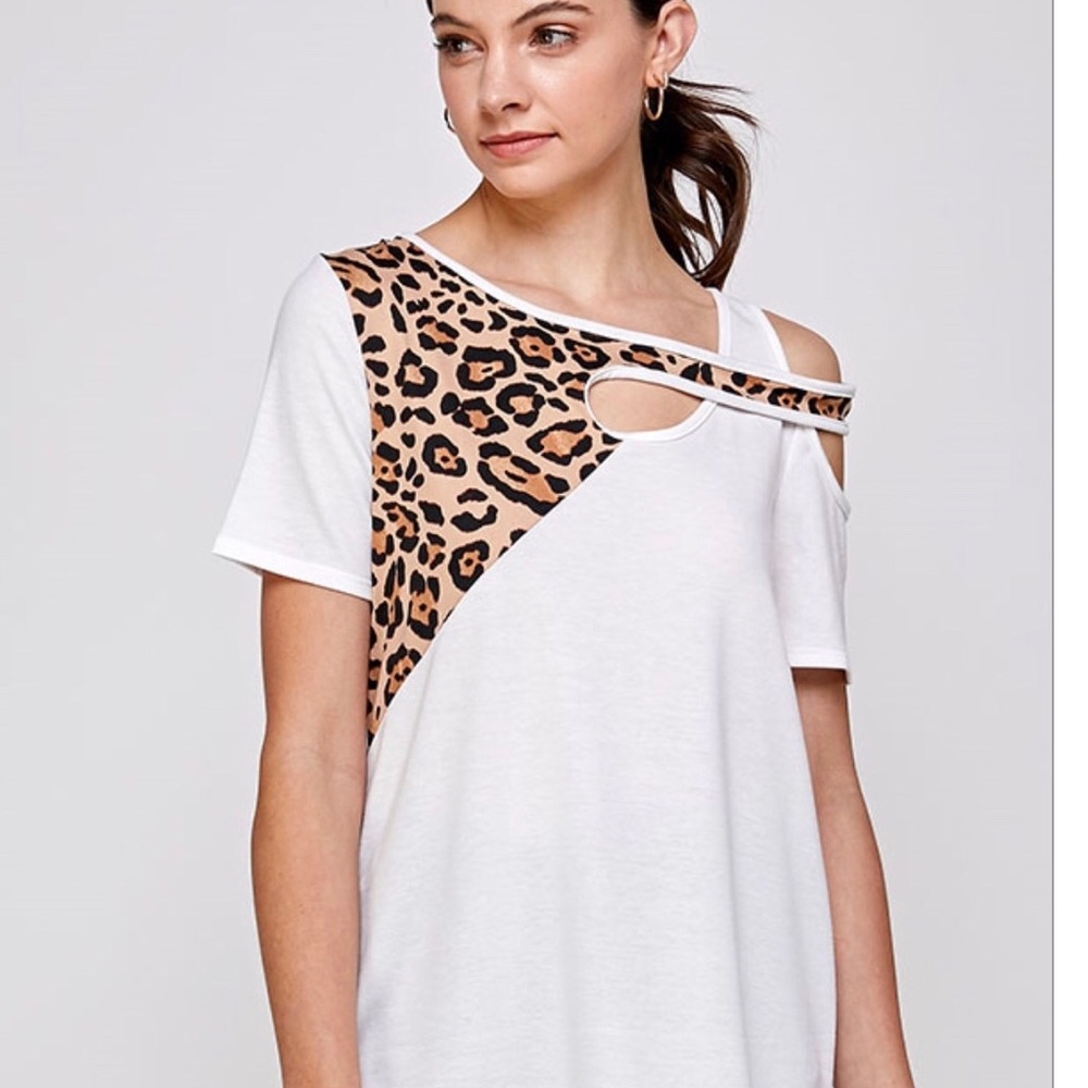 Women’s White Short Sleeve Tee with Leopard Accent
